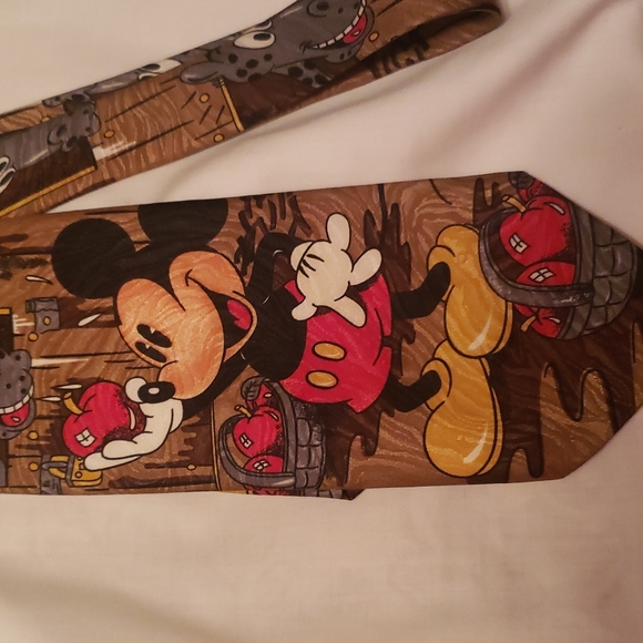 Vintage Disney Tie - Picture 2 of 4